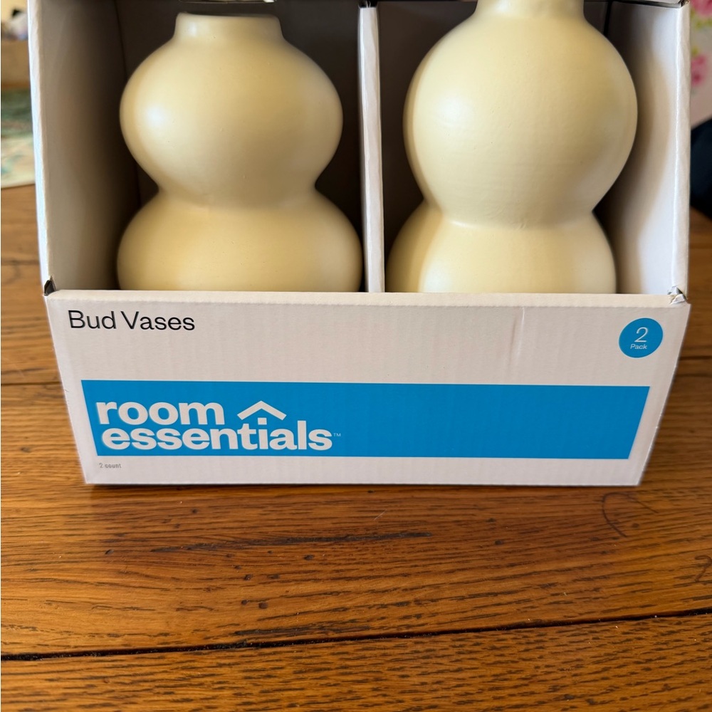 LAST CHANCE Room Essentials Cream Bud Vases Set